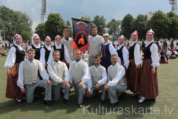 Ventspils vidējās paaudzes tautas deju kolektīvs "Strautuguns"